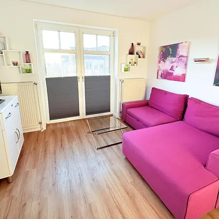 15 Im Haus Huehnergott - Tierlieb Und Modern *
