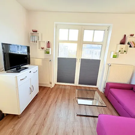 15 Im Haus Huehnergott - Tierlieb Und Modern *