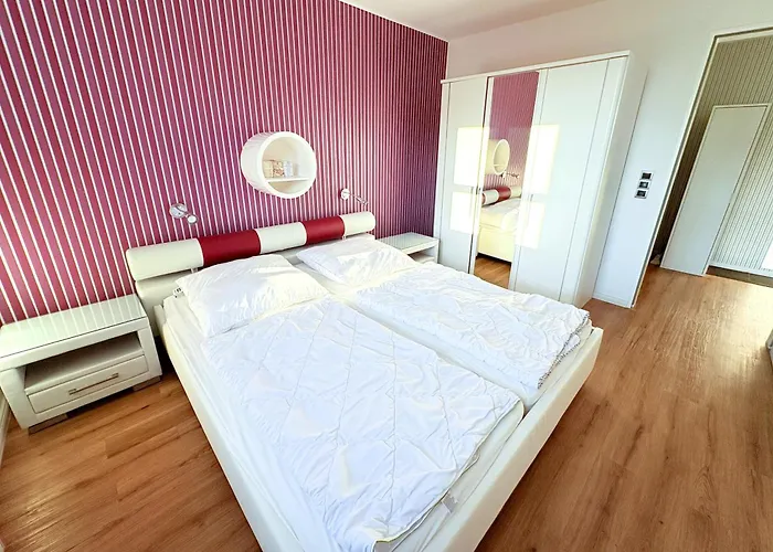 15 Im Haus Huehnergott Зеллин